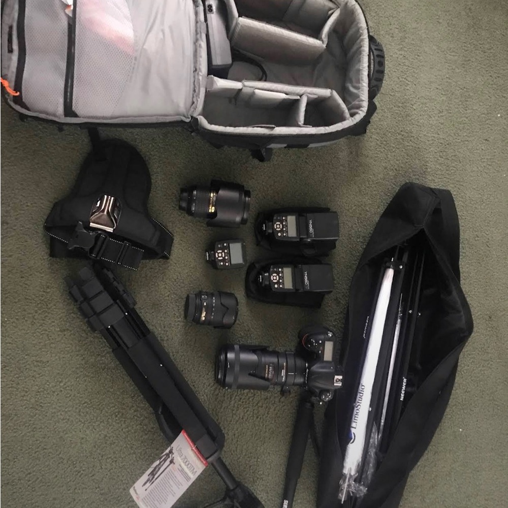 Nikon D4
Nikon AF-S Nikkor 24-70 mm
Sigma 70-200 mm
2 Yongnuo flashes